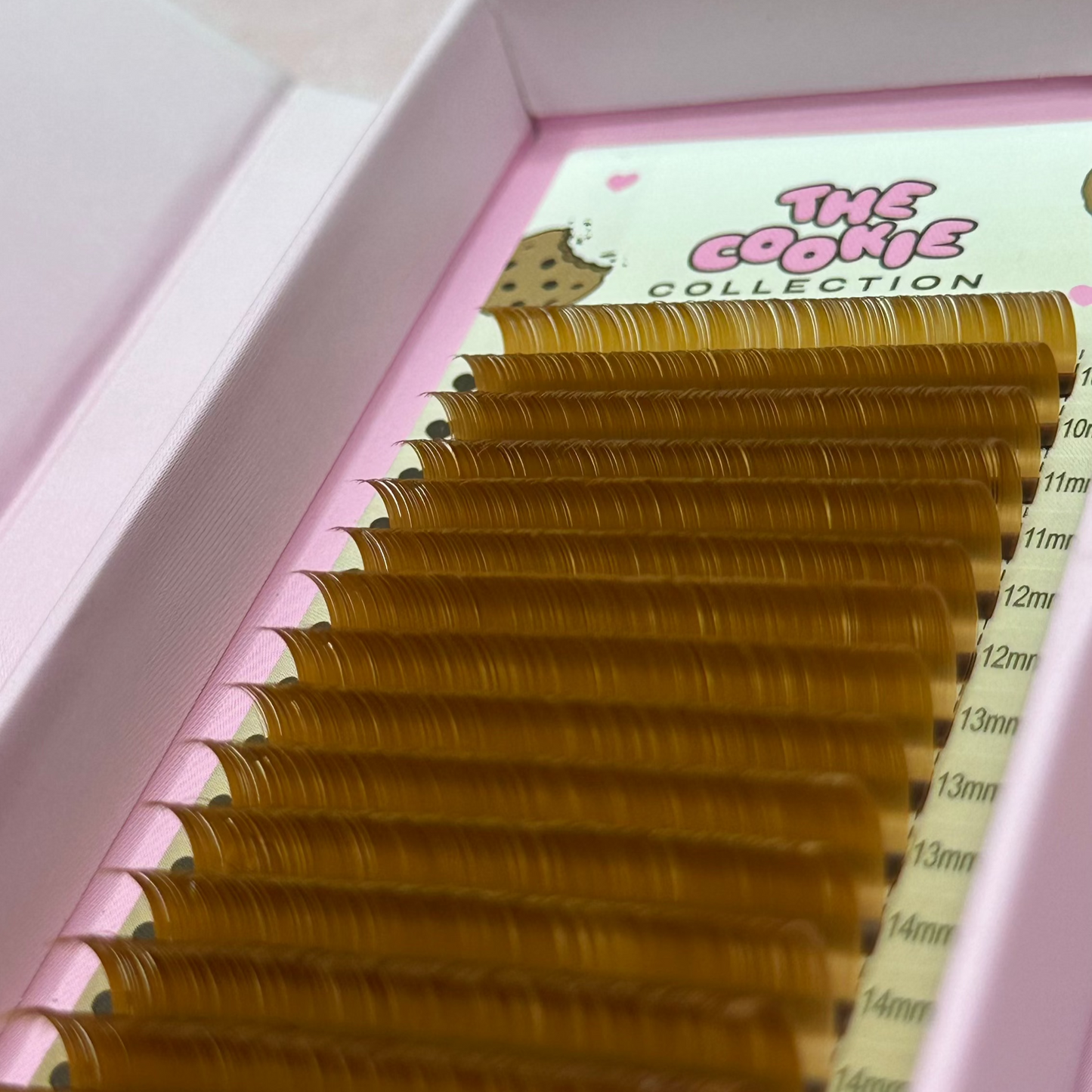 Auburn Flat Lashes